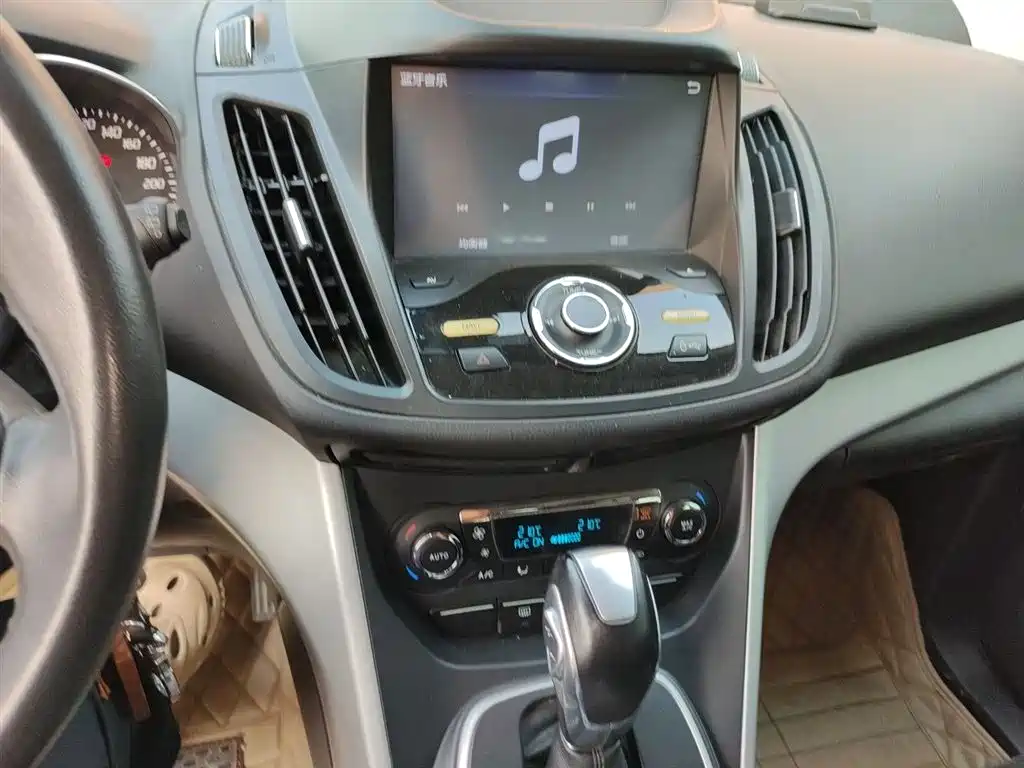 Ford Kuga 2015 — фото 9