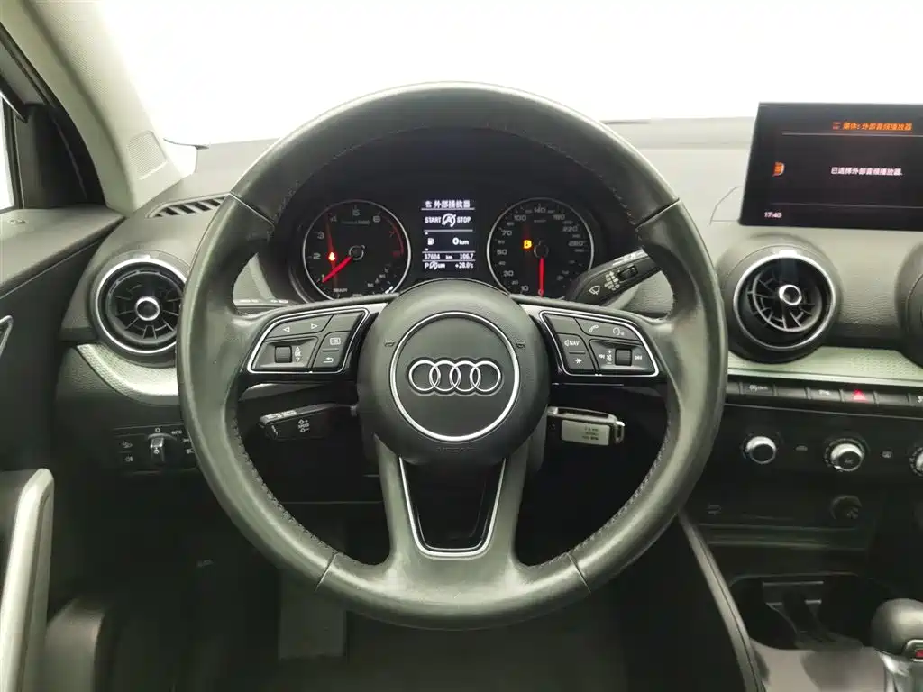 Audi Q2L 2021 — фото 11