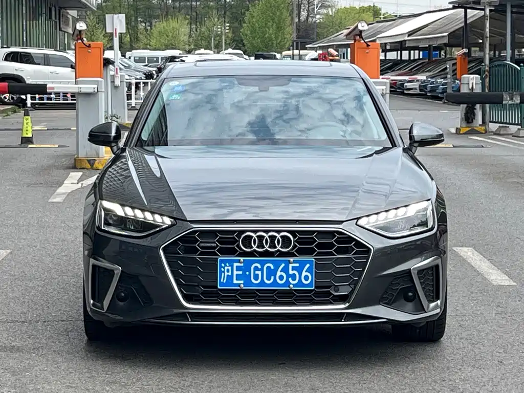 Audi A4L 2022 — фото 2