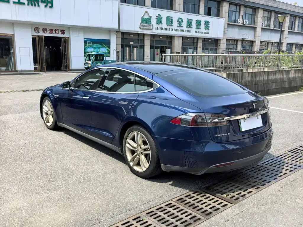 Tesla Model S 2016