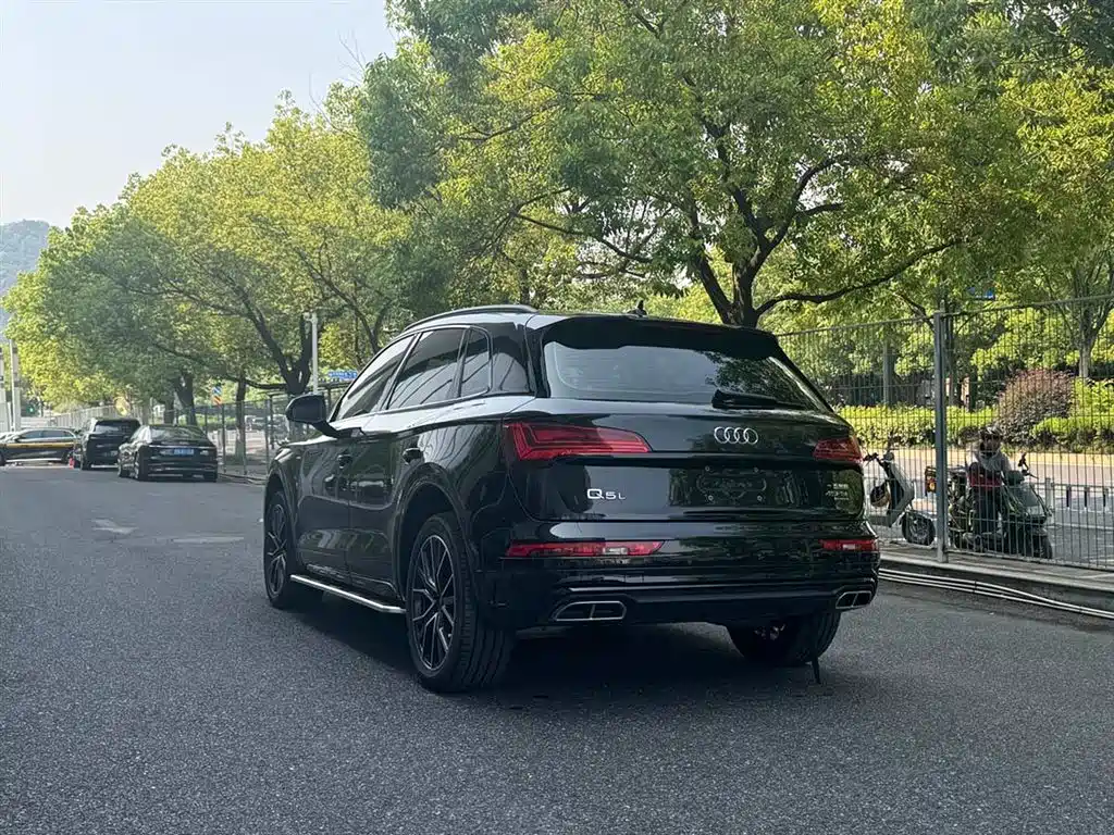Audi Q5L 2023 — фото 8