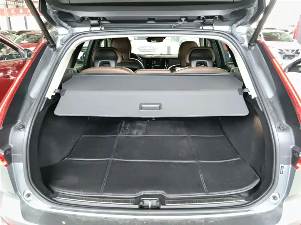 Volvo XC60 2019 — фото 19