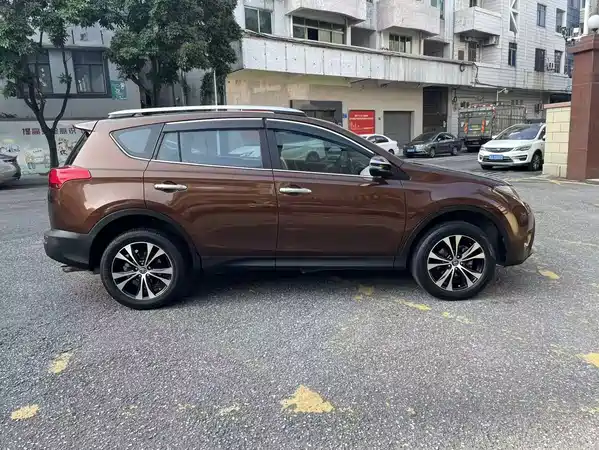 Toyota RAV4 2015
