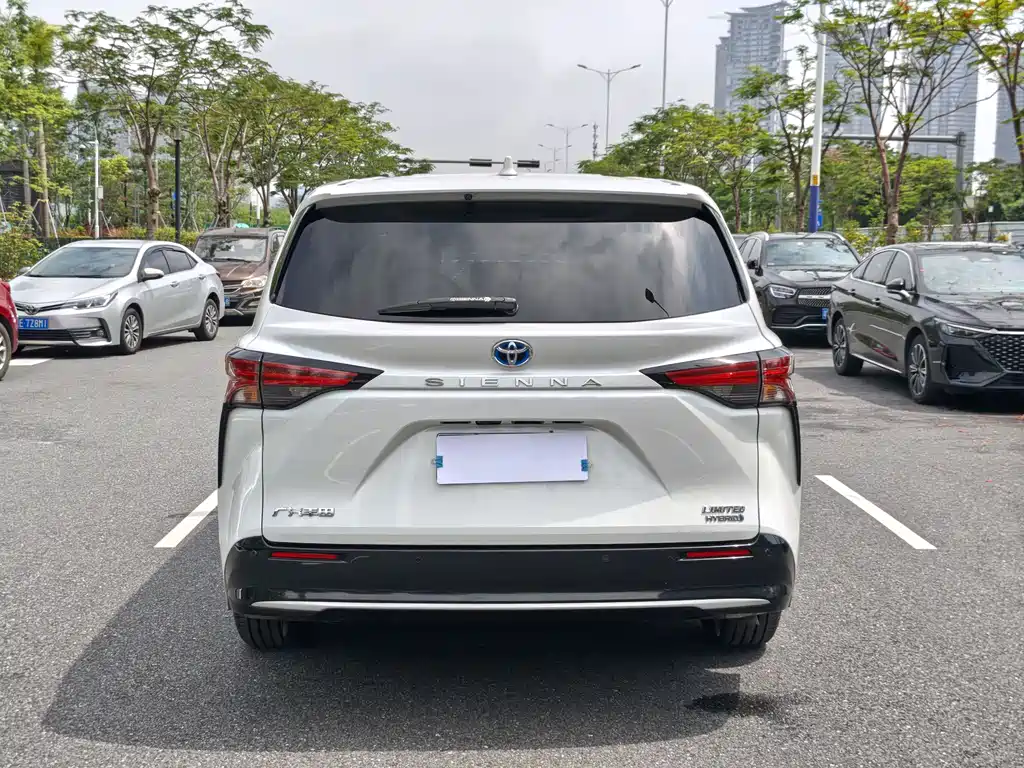 Toyota Sienna 2022 — фото 24