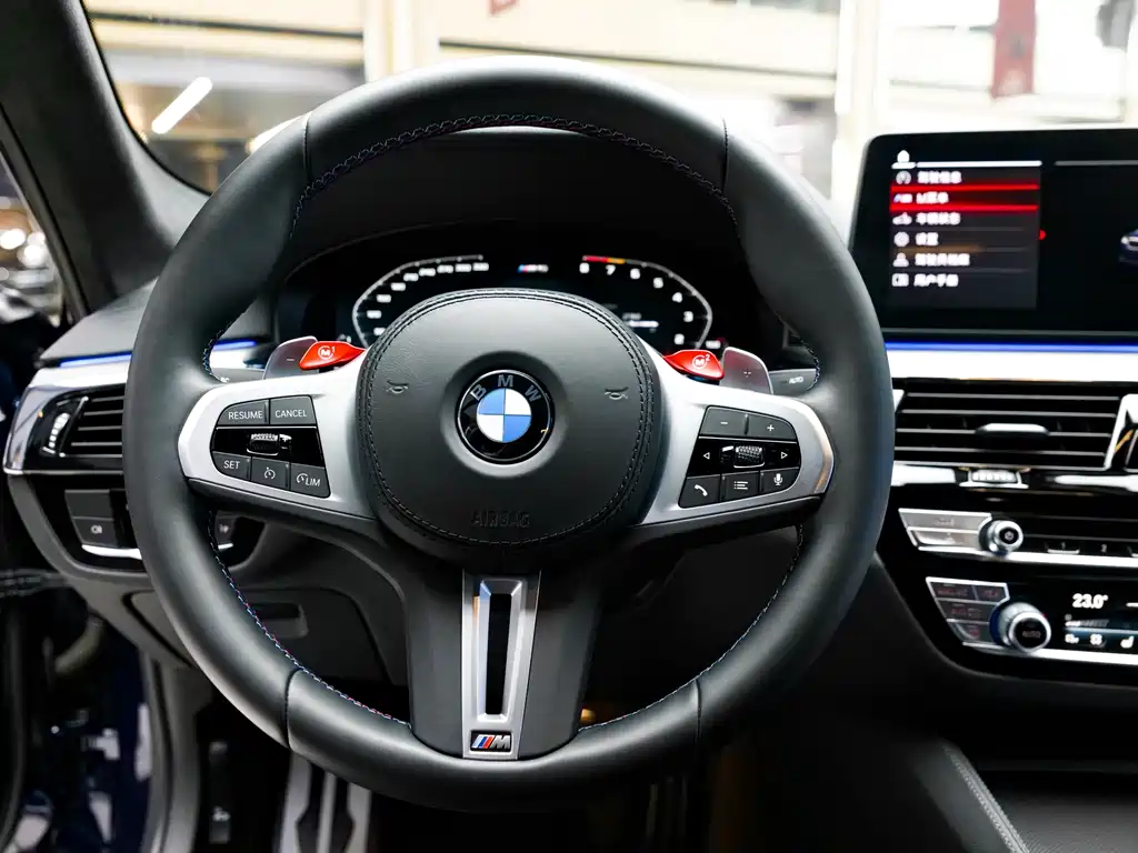 BMW M5 2023 — фото 12