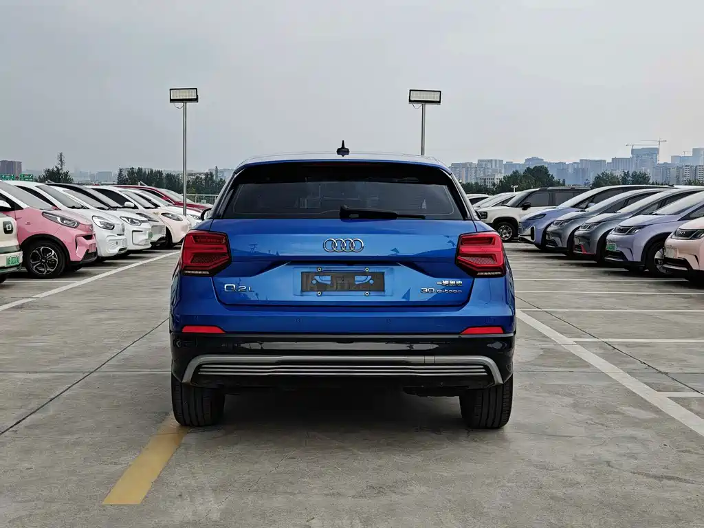 Audi Q2L E-Tron 2021 — фото 5