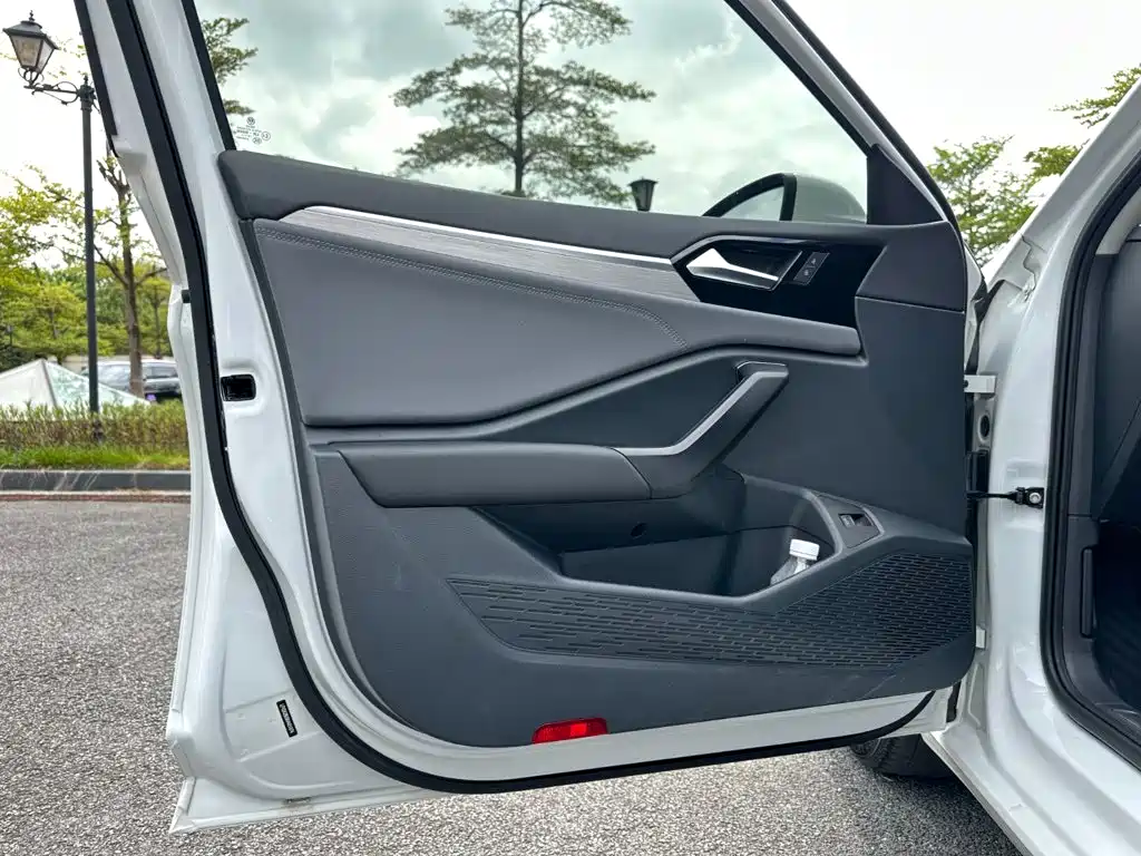 Volkswagen Sagitar 2019