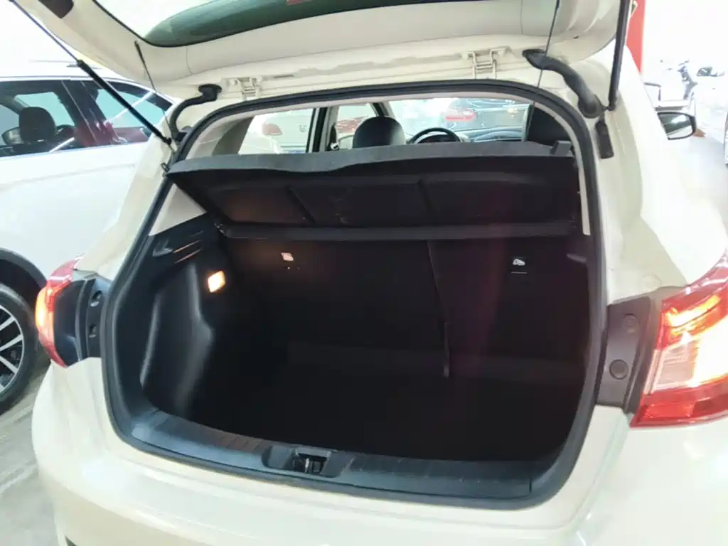 Nissan Tiida 2019 — фото 19