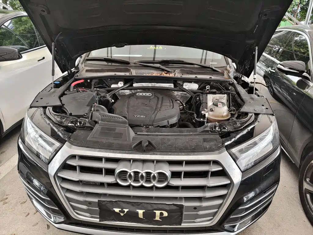 Audi Q5L 2020 — фото 21