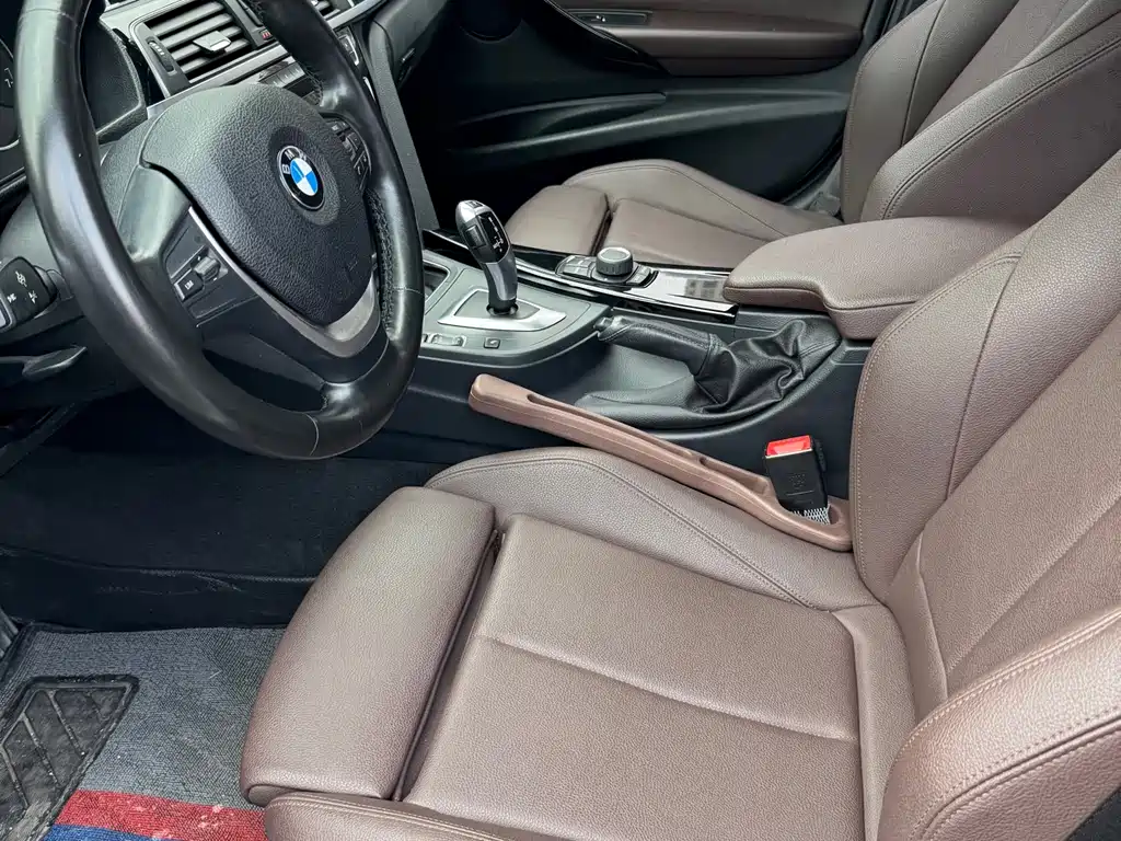 BMW 3 Series 2018 — фото 13