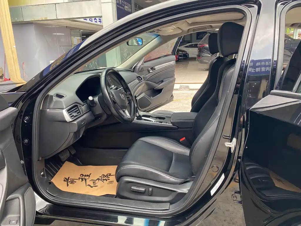 Honda Accord 2019 — фото 16