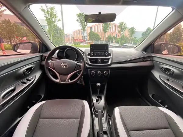 Toyota Yaris L 2023