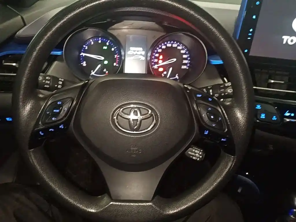Toyota C-HR 2021 — фото 11