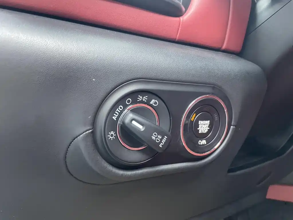 Maserati Levante 2017 — фото 13