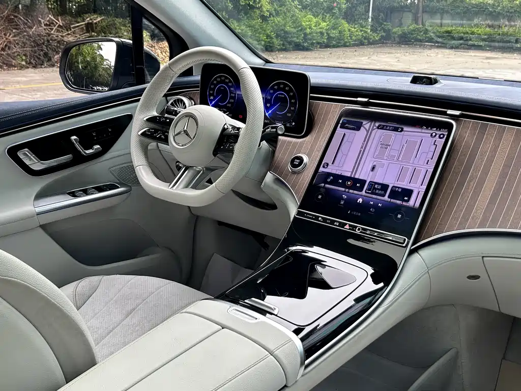 Mercedes-Benz EQE SUV 2023 — фото 15