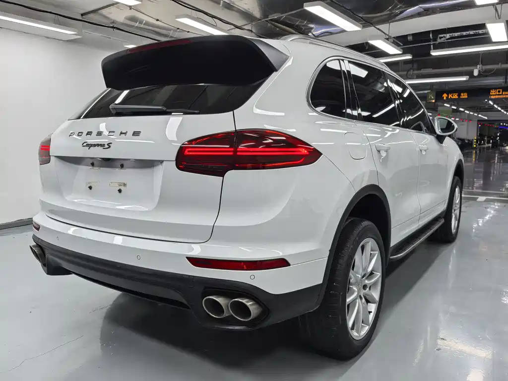 Porsche Cayenne 2016 — фото 19