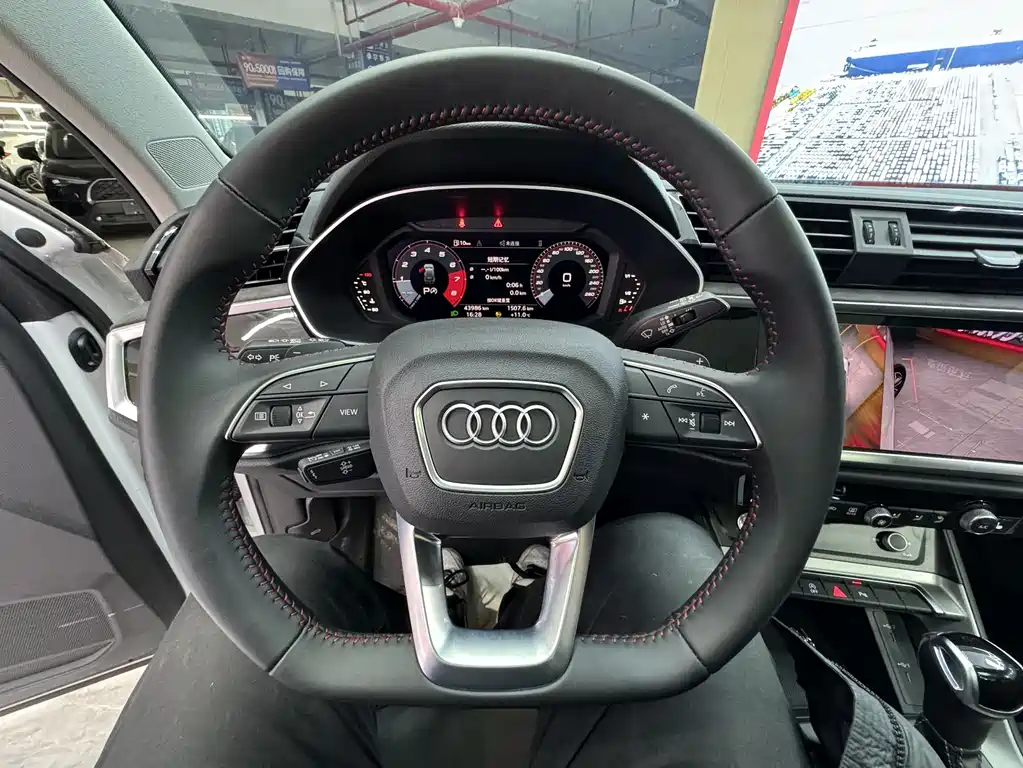 Audi Q3 2022 — фото 11