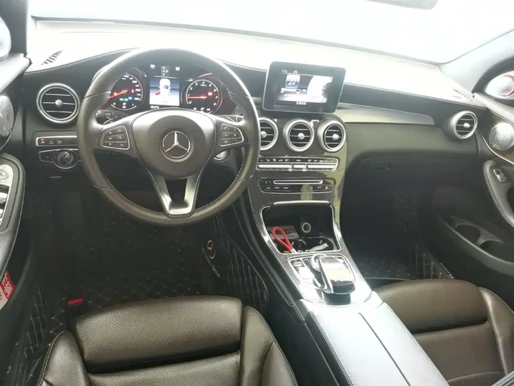 Mercedes-Benz GLC 2018 — фото 10
