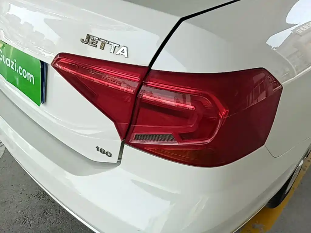 Volkswagen Jetta 2017 — фото 8