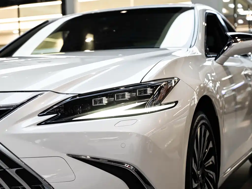 Lexus ES 2024