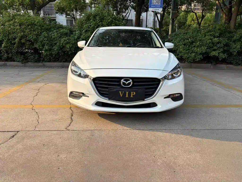 Mazda 3 Axela 2017 — фото 1