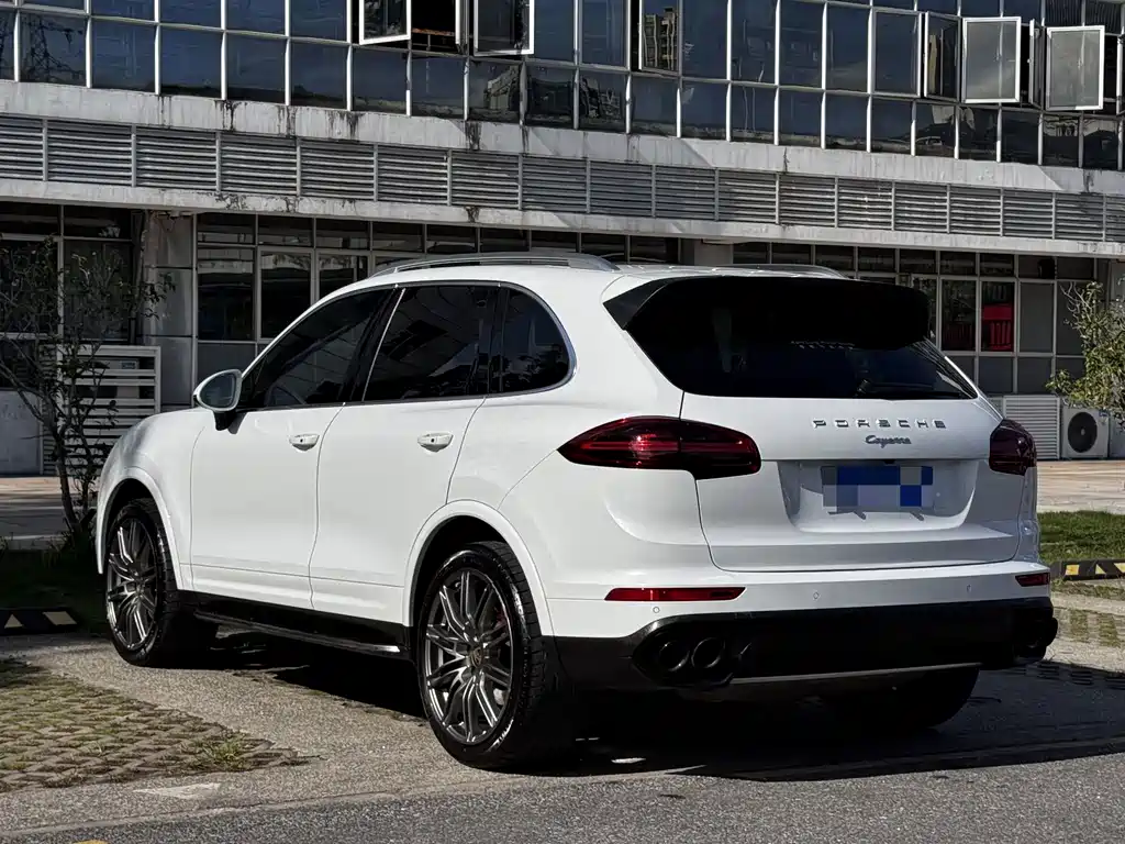 Porsche Cayenne 2016 — фото 19