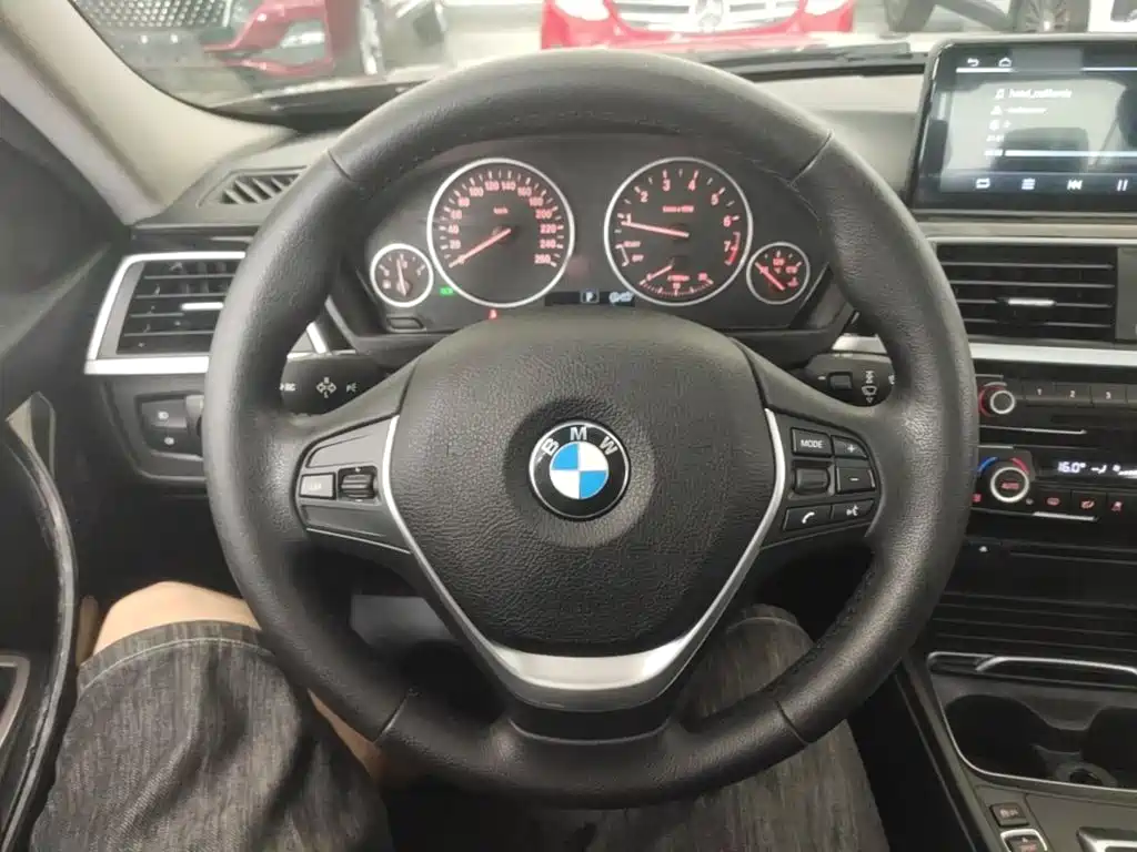 BMW 3 Series 2016 — фото 11