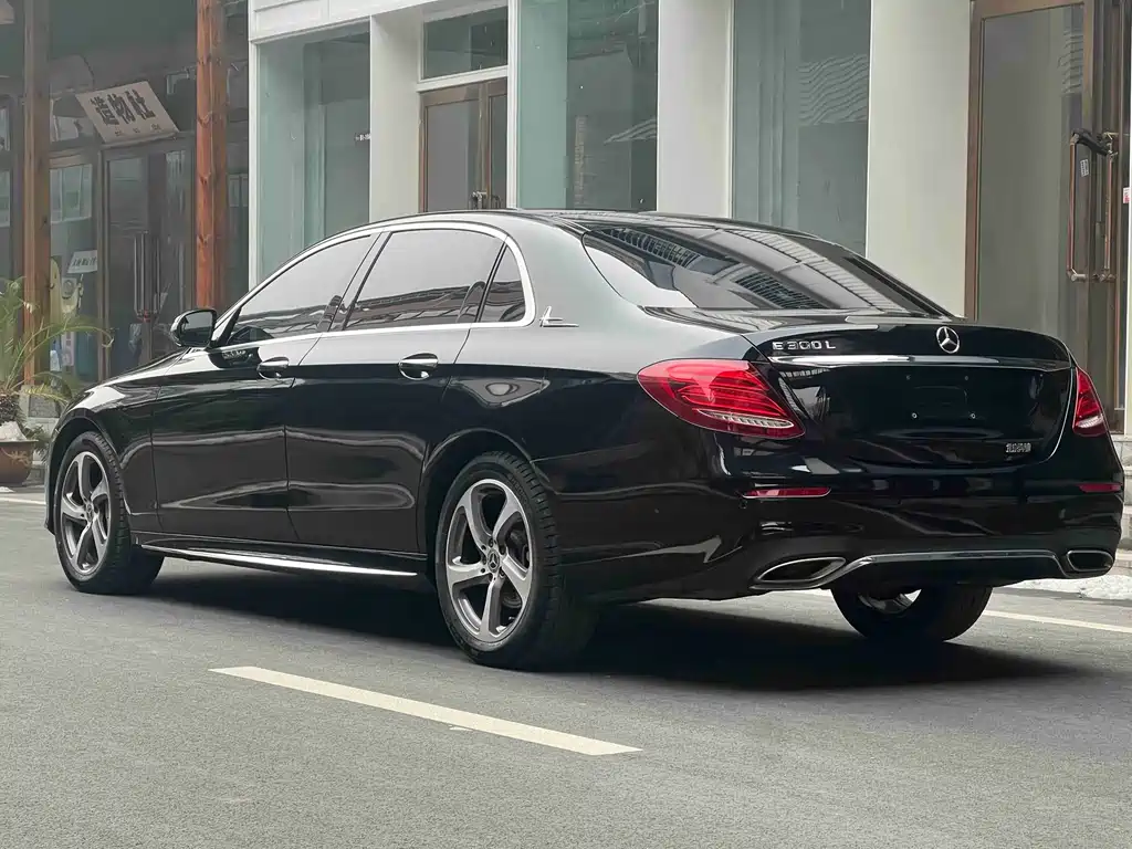 Mercedes-Benz E-Class 2018 — фото 16