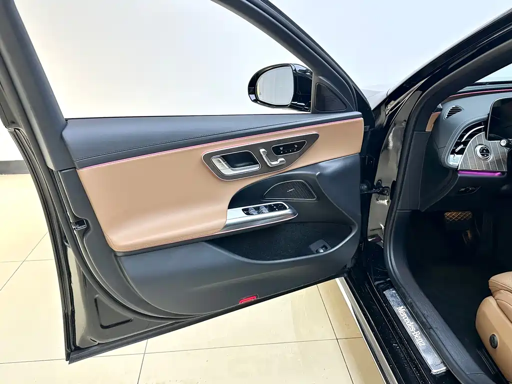 Mercedes-Benz E-Class 2024 — фото 18