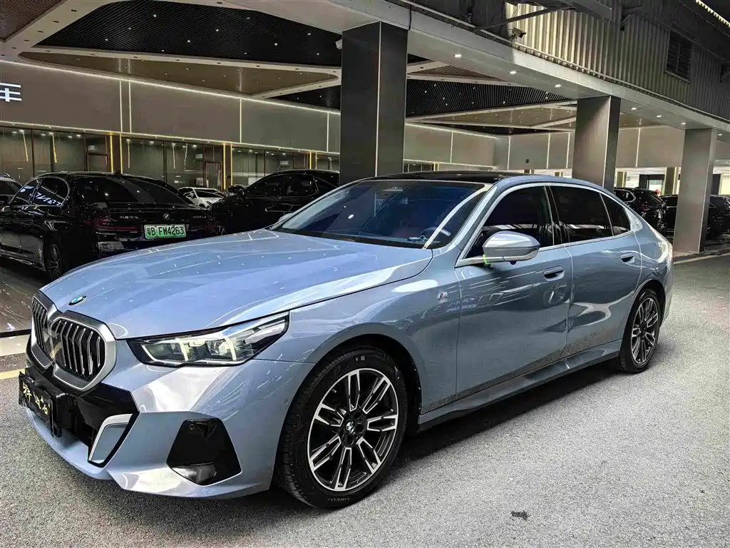 BMW 5 Series 2024 — фото 1