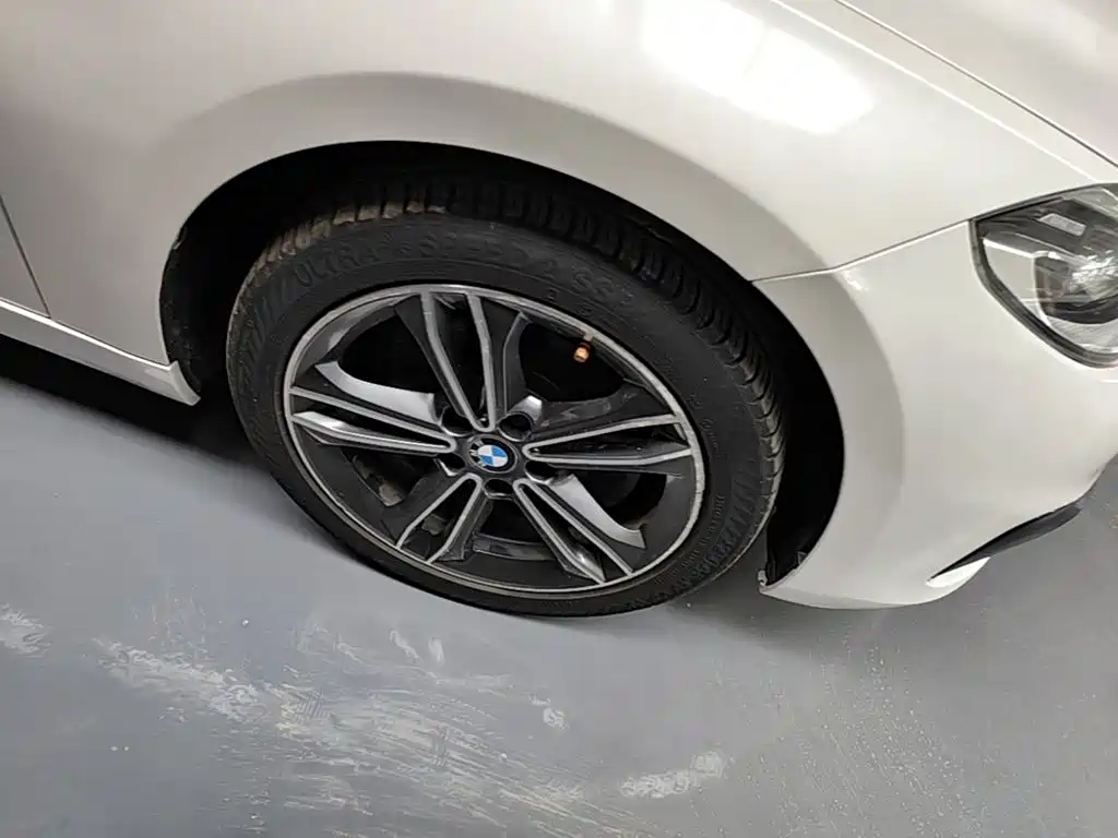 BMW 1 Series 2019 — фото 14