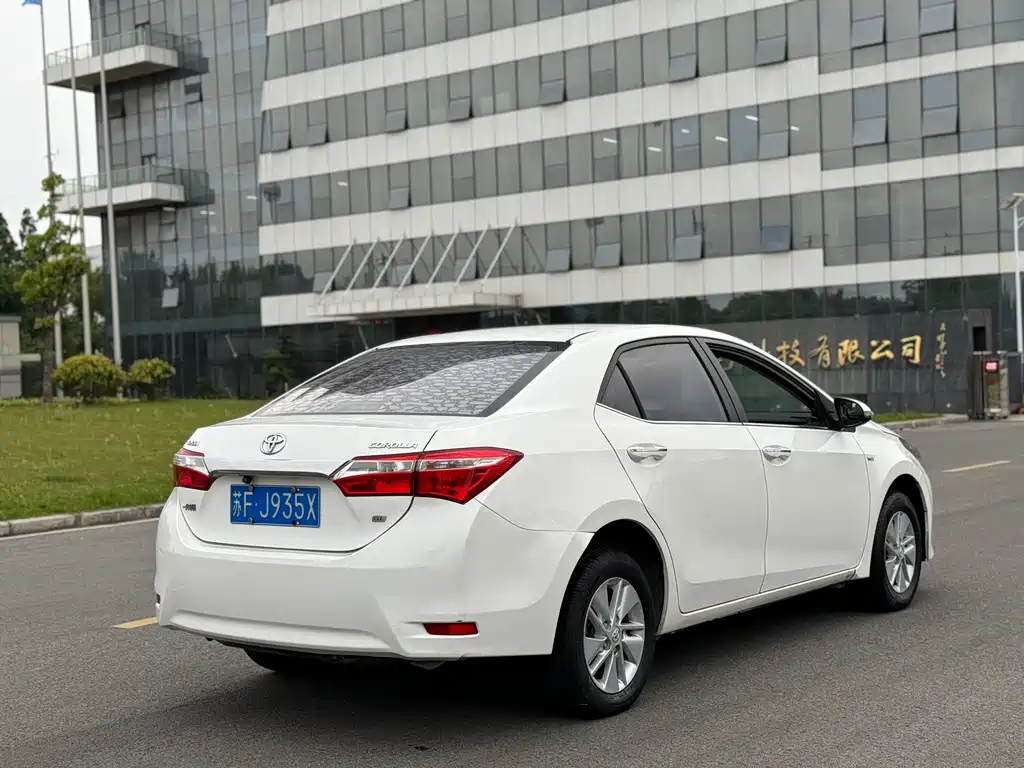 Toyota Corolla 2015 — фото 12
