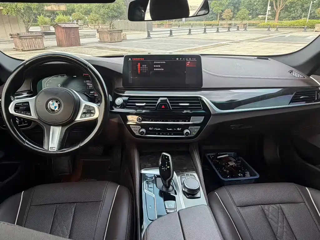 BMW 5 Series 2021 — фото 10