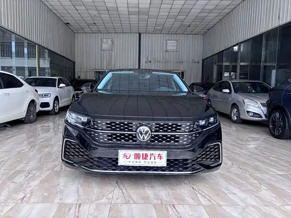 Volkswagen Passat 2023