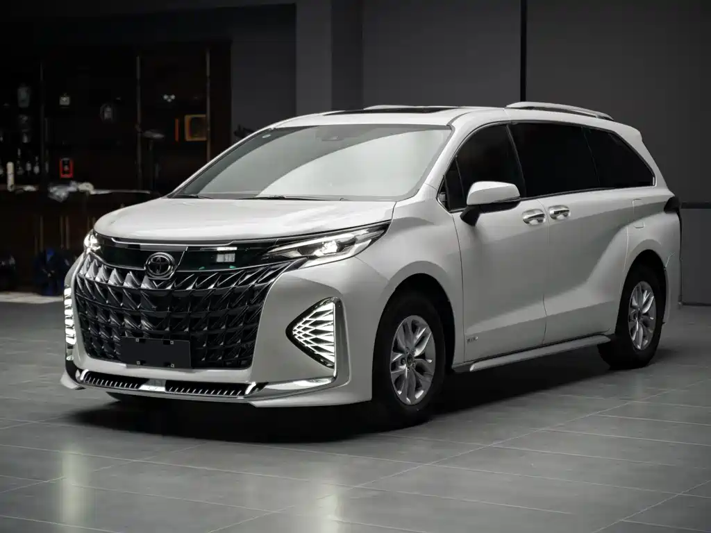 Toyota Sienna — фото 1
