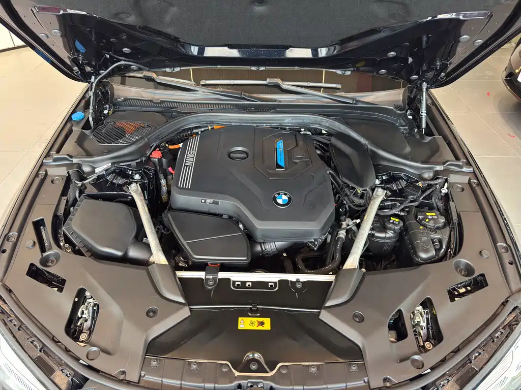 BMW 5 Series New Energy 2023 — фото 16
