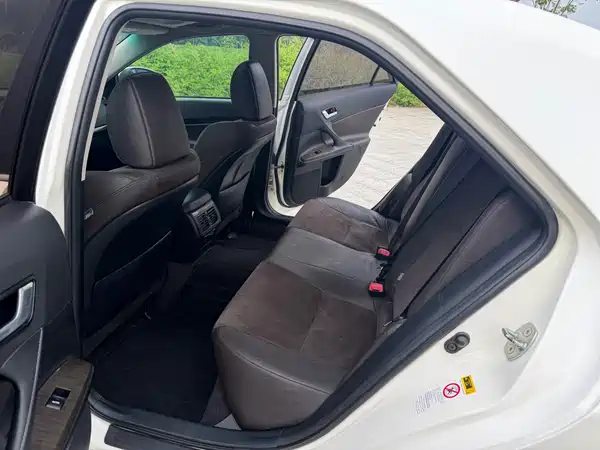 Toyota Reiz 2014