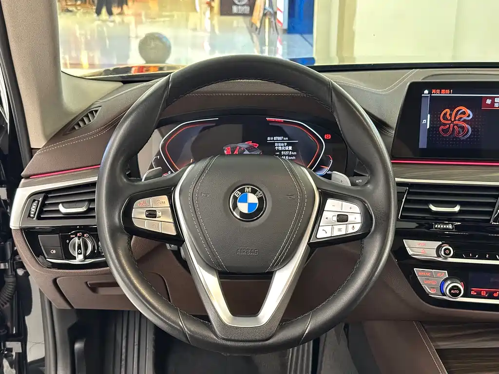BMW 5 Series 2020 — фото 18