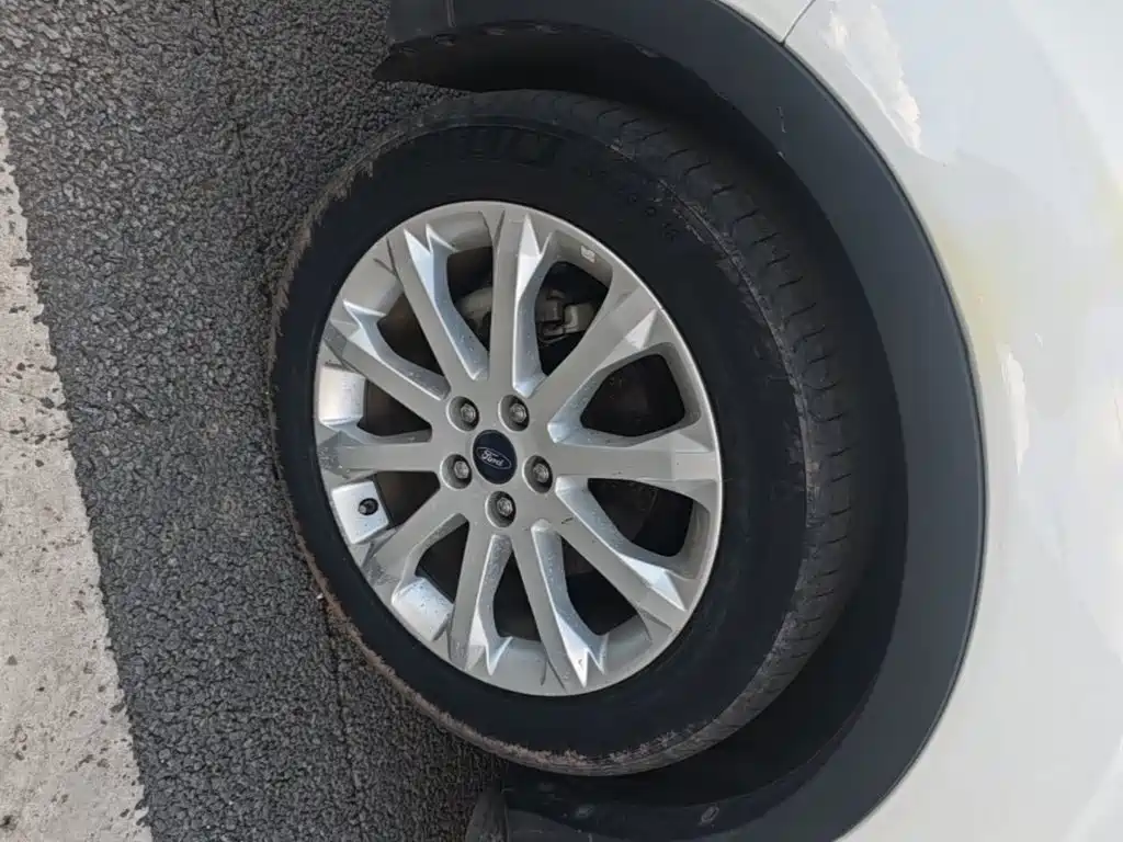 Ford Kuga 2015 — фото 23