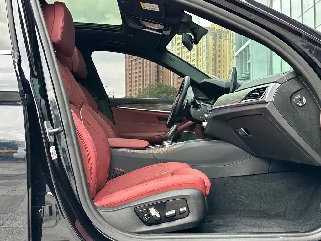 BMW 5 Series 2022 — фото 14
