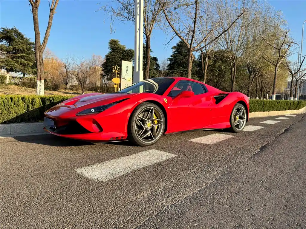 Ferrari F8 2021 — фото 12