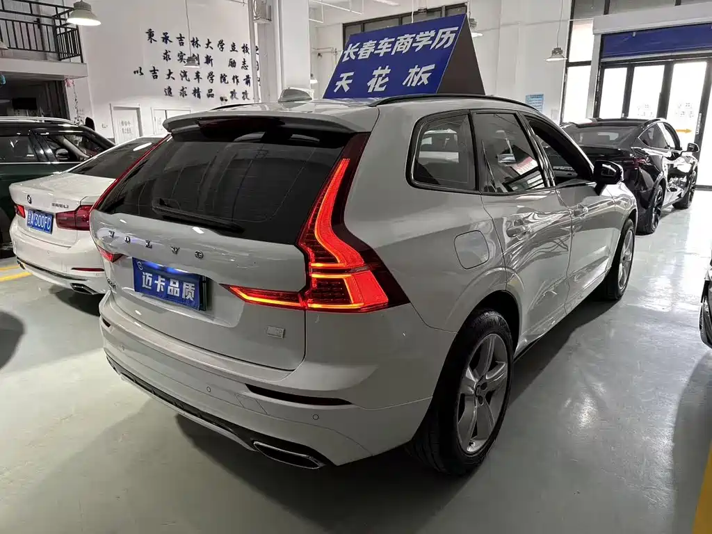 Volvo XC60 Plug-In Hybrid 2021 — фото 6