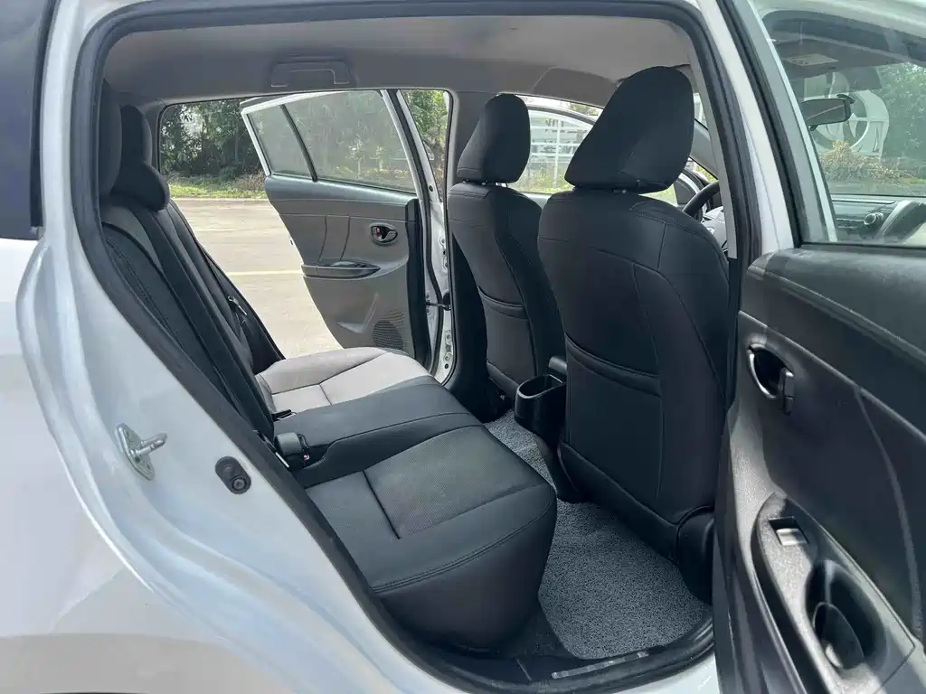 Toyota Yaris L 2017 — фото 11