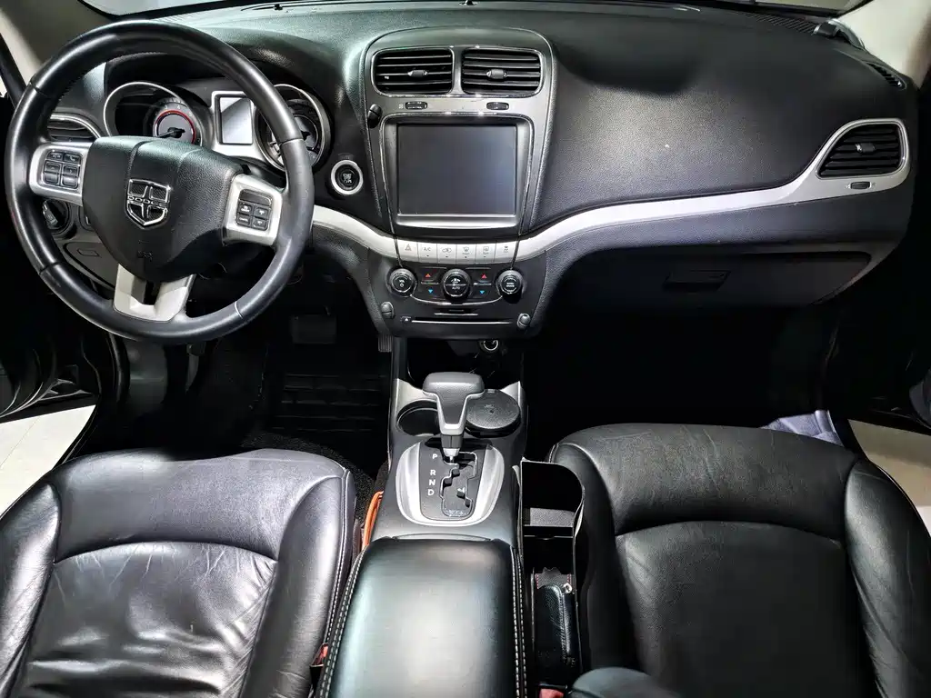 Dodge Journey 2014 — фото 8