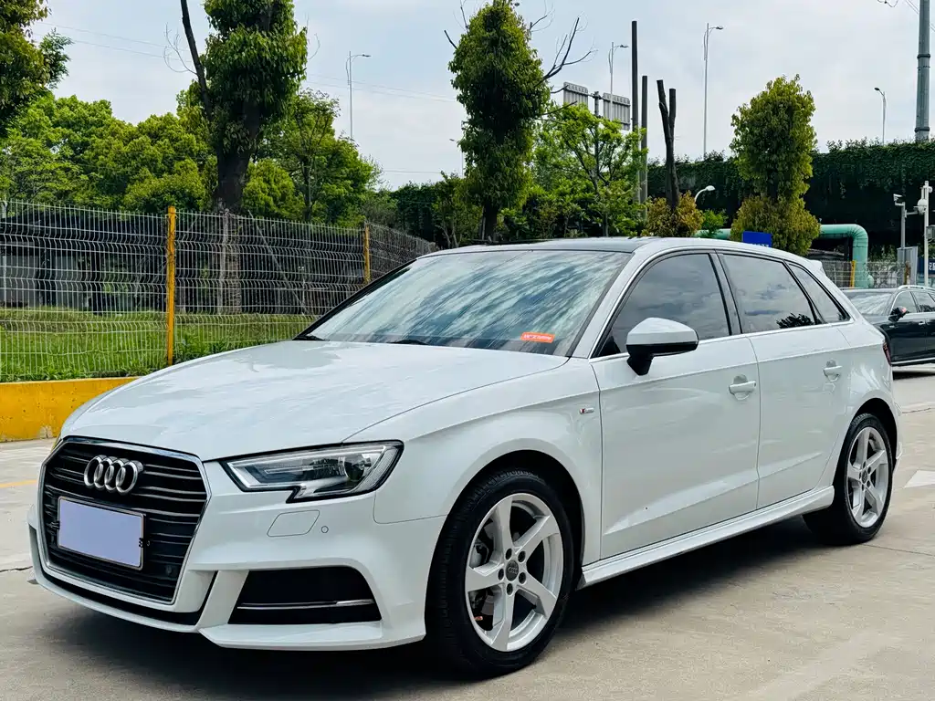 Audi A3 2018 — фото 1
