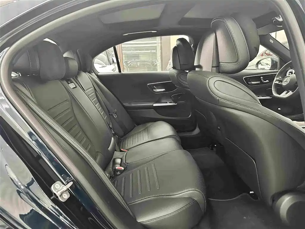 Mercedes-Benz C-Class 2024 — фото 19