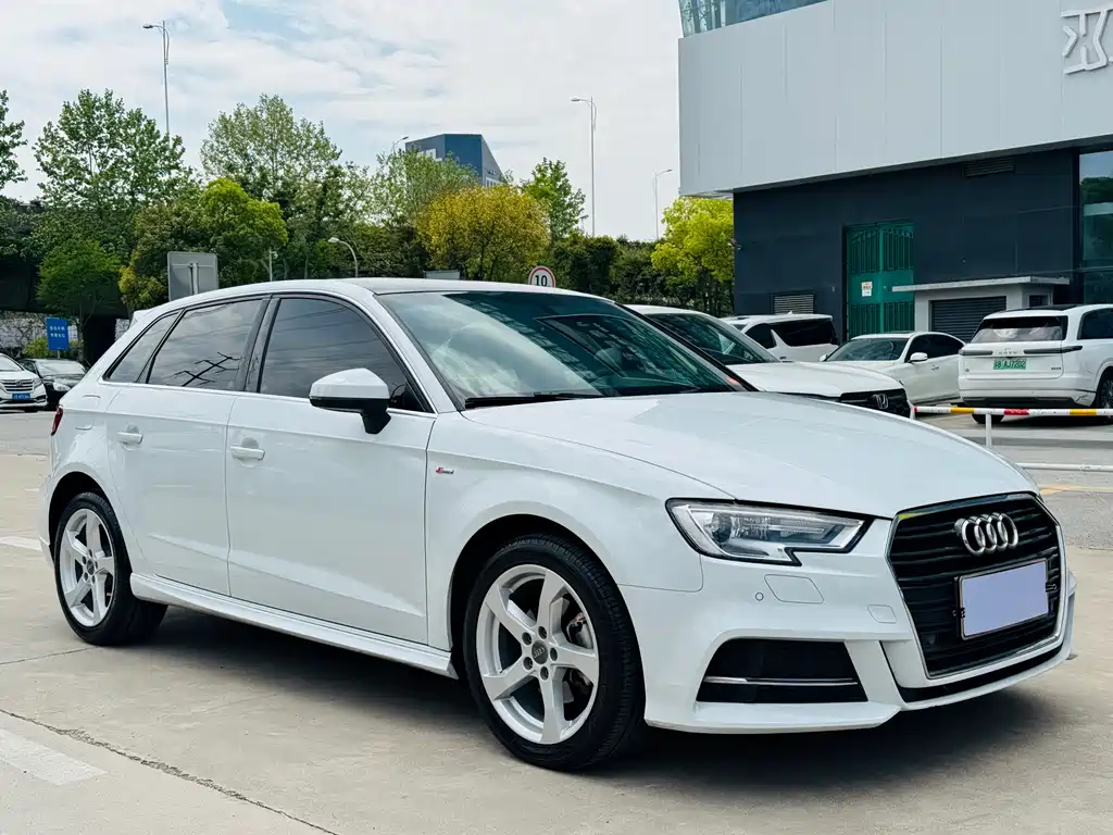 Audi A3 2018 — фото 3