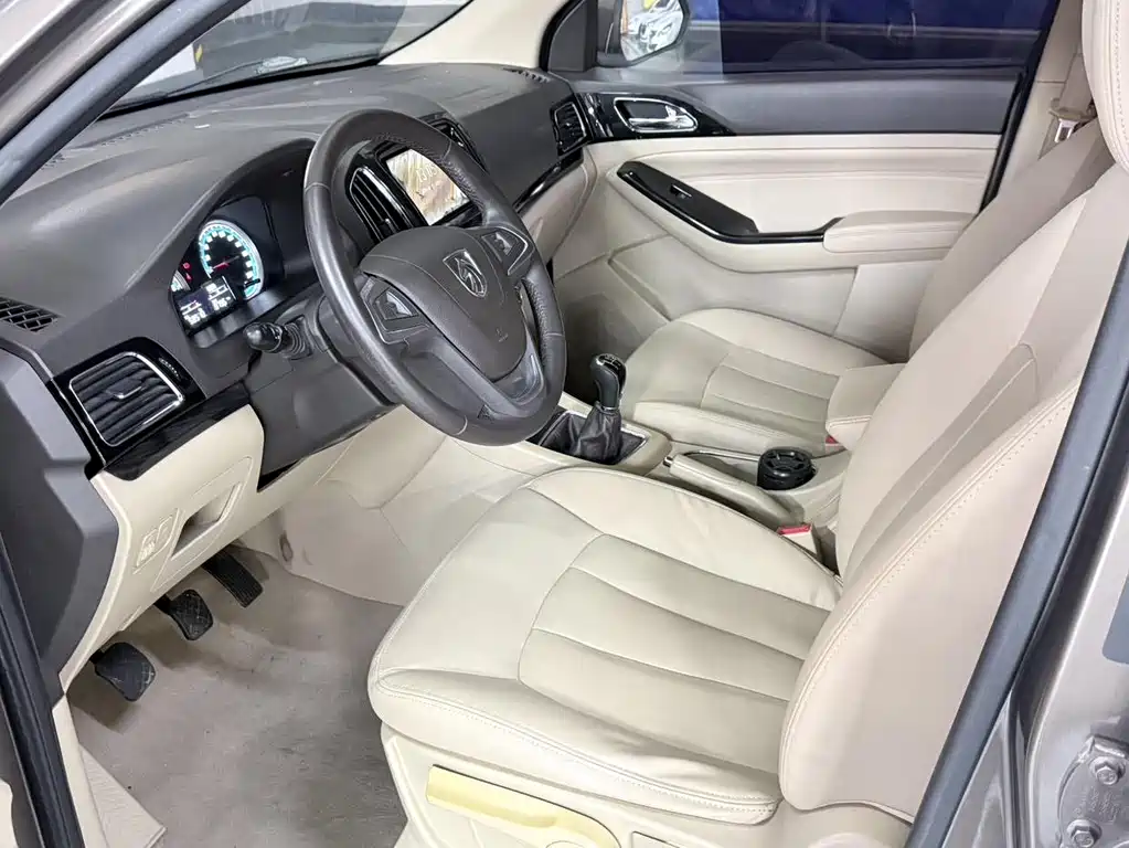 Baojun 730 2015
