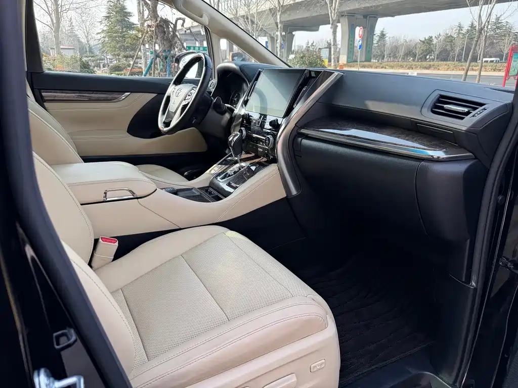 Toyota Alphard 2020 — фото 12