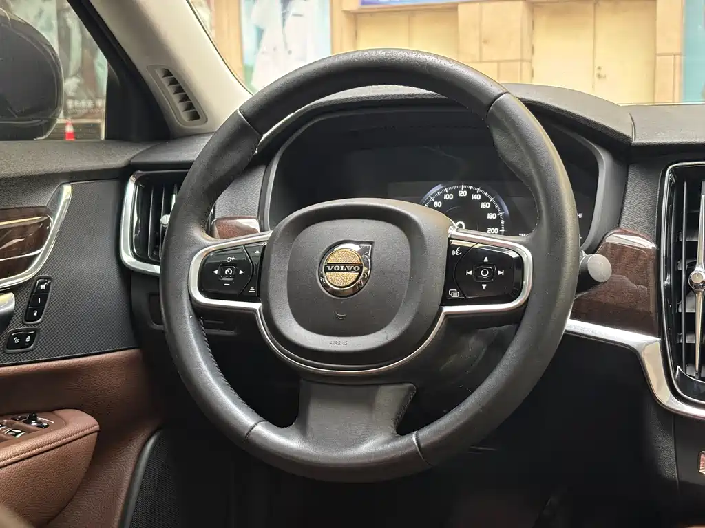 Volvo S90 2018 — фото 10
